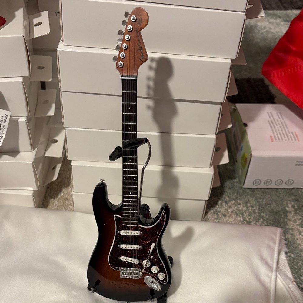 Fender Strat-Sun/Tort Guitar Mini - Picture 1 of 5